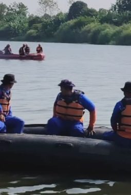 Digerebek Polisi, Arena Judi Koprok di Lohbener Kocar-Kacir; Seorang Pria Diduga Melompat ke Sungai Cimanuk Saat Berusaha Melarikan Diri